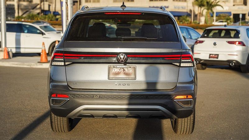 2025 Volkswagen Taos 1.5T SEImage 7