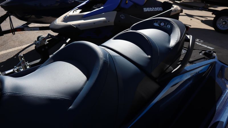 2025 SEADOO GTX 170 WITH SOUND SYSTEM IDF BLUE ABYSS AND GULFSTREAM BLUE Image 6