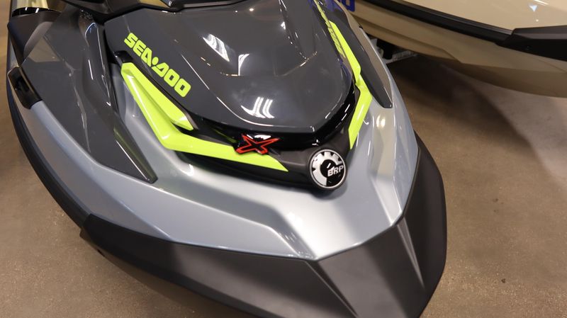 2025 SEADOO RXTX 325 WITH SOUND SYSTEM ICE METAL AND MANTA GREEN Image 11