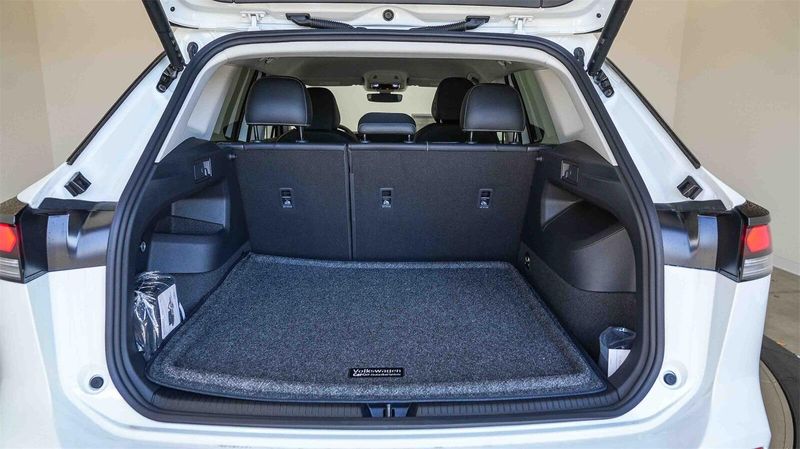 New 2025 Volkswagen Tiguan 2.0T SEImage 11