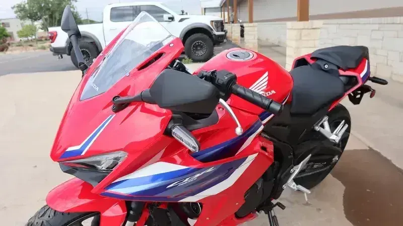 NEW 2025 HONDA CBR500R GRAND PRIX RED Image 17