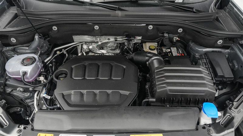 New 2025 Volkswagen Atlas 2.0T SEL Premium R-LineImage 12
