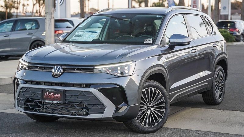 2025 Volkswagen Taos 1.5T SEImage 1