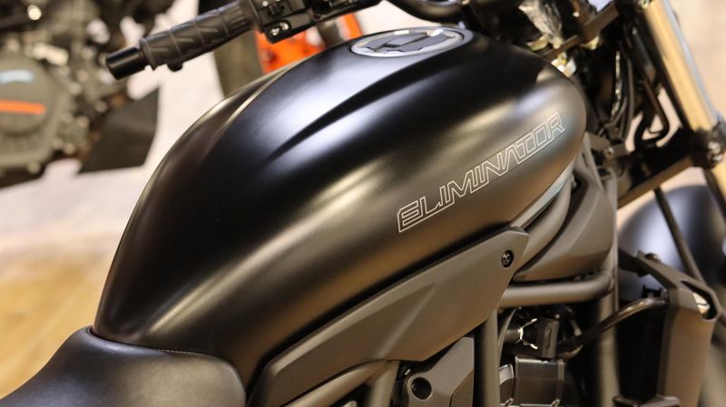 2025 Kawasaki ELIMINATOR ABS METALLIC FLAT SPARK BLACK Image 4