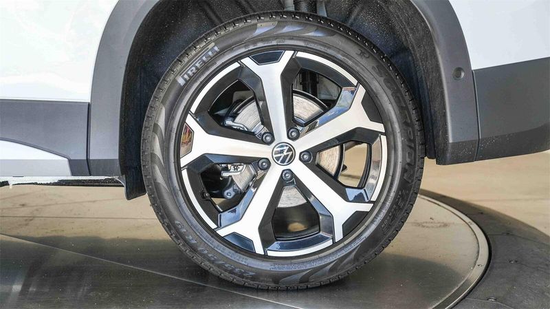 New 2025 Volkswagen Tiguan 2.0T SEImage 9