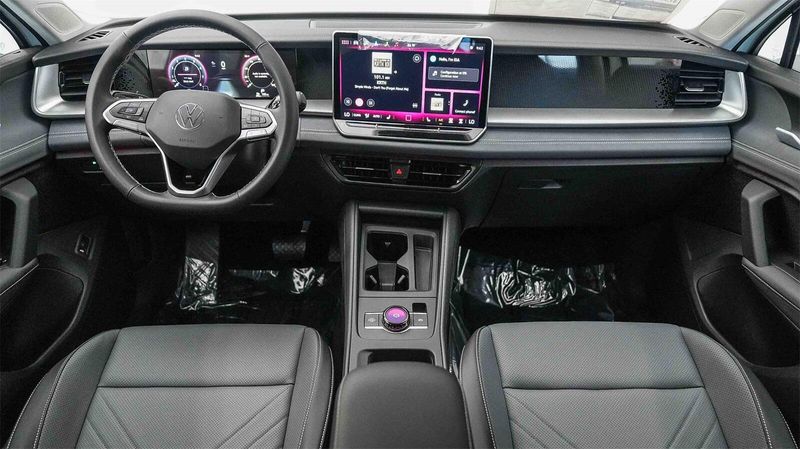 New 2025 Volkswagen Tiguan 2.0T SEImage 13