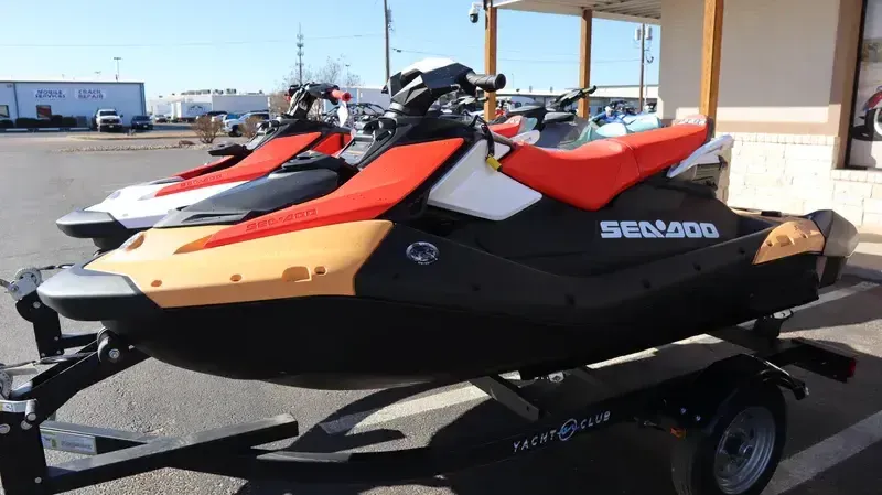 2025 SEADOO SPARK FOR 2 CONVENIENCE PACKAGE WITH SOUND SYSTEM SUNRISE ORANGE AND DRAGON RED Image 1