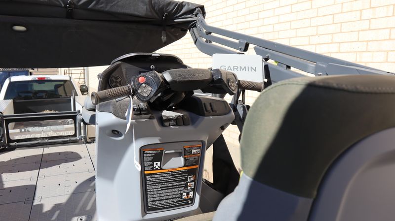 NEW 2026 SEADOO SWITCH FISH 18 230HP WITH PAINTED TRAILER Image 16