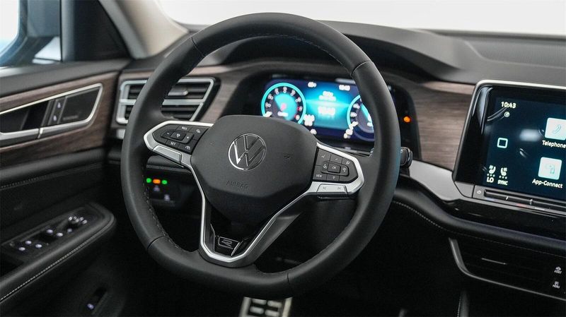 New 2025 Volkswagen Atlas 2.0T SEL Premium R-LineImage 16