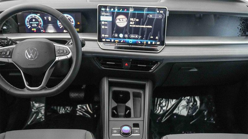 New 2025 Volkswagen Tiguan 2.0T SEImage 13