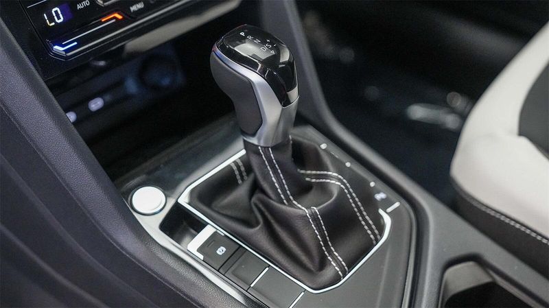 New 2025 Volkswagen Taos 1.5T SEImage 20