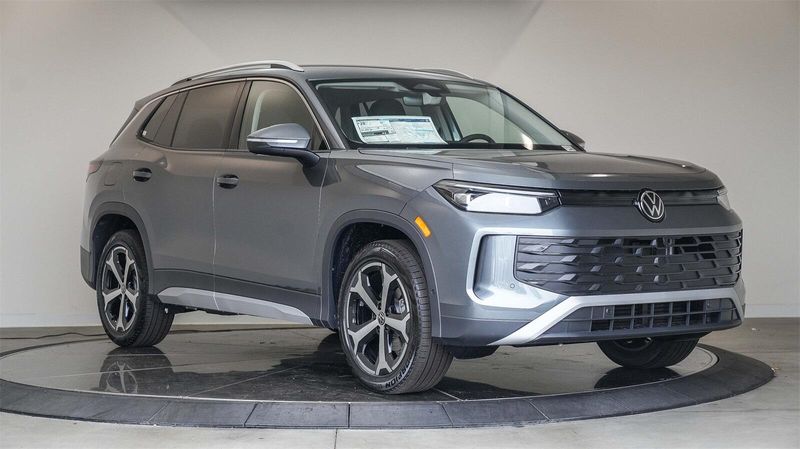 New 2025 Volkswagen Tiguan 2.0T SEImage 5
