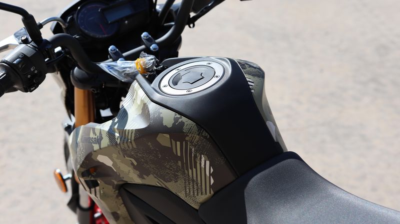 2025 Kawasaki Z125 PRO CYPHER CAMO TAN Image 12