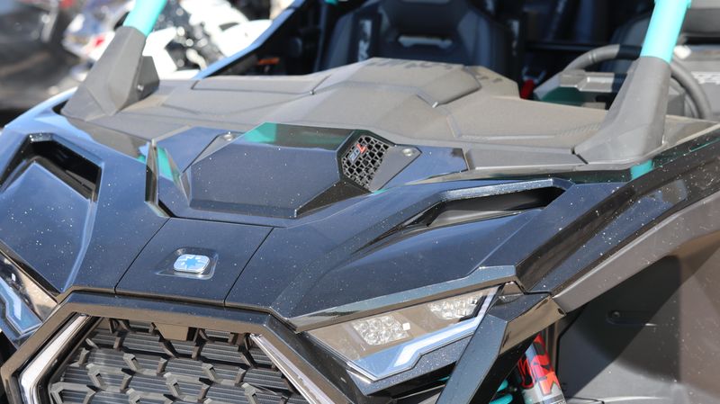 New 2025 Polaris RZR PRO R 4 ULTIMATE BLACK CRYSTAL AND RADIANT GREEN Image 8