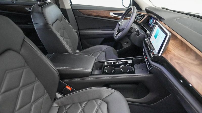 New 2025 Volkswagen Atlas 2.0T SE w/TechnologyImage 17