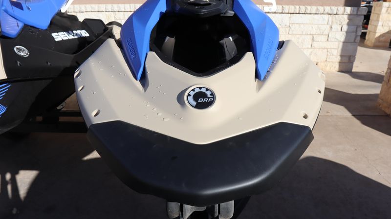 2025 SEADOO SPARK TRIXX FOR 3 WITH SOUND SYSTEM SAND AND DAZZLING BLUE Image 12