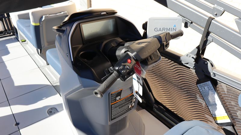 2025 SEADOO SWITCH CRUISE LIMITED 21 230HP PAINTED TRAILER HARBOR BLUE Image 21