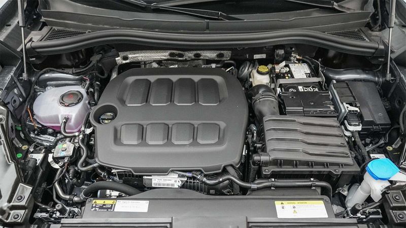 New 2025 Volkswagen Tiguan 2.0T SEImage 12
