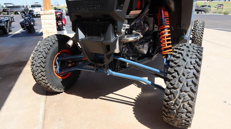 New 2025 Polaris RZR PRO S 4 ULTIMATE ORANGE RUST AND ZENITH BLUE Image 7