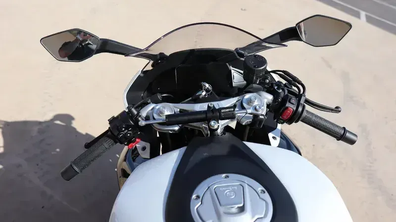 2025 CFMOTO 675SS NEBULA WHITE Image 17