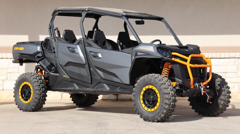 2025 Can-Am COMMANDER MAX XT 1000R MINERAL GREY AND ORANGE CRUSHImage 1