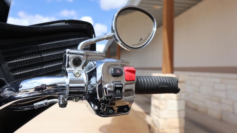 2015 Indian Motorcycle ROADMASTER THUNDER BLACK CAL Base Image 15