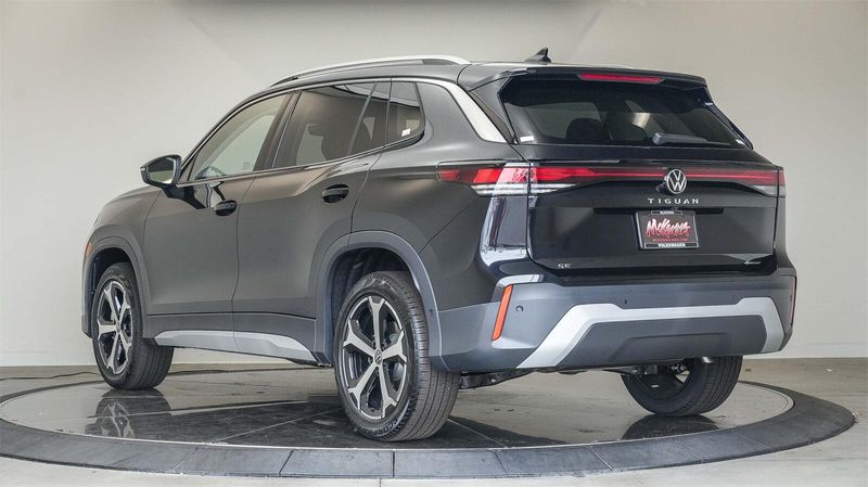 New 2025 Volkswagen Tiguan 2.0T SEImage 2