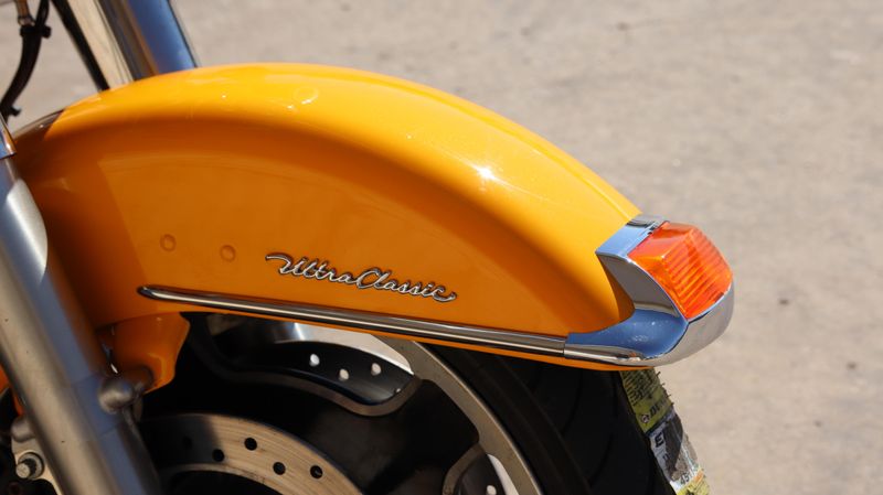 2009 HARLEY Electra Glide Ultra Classic in a YELLOW exterior color. Family PowerSports (877) 886-1997 familypowersports.com 