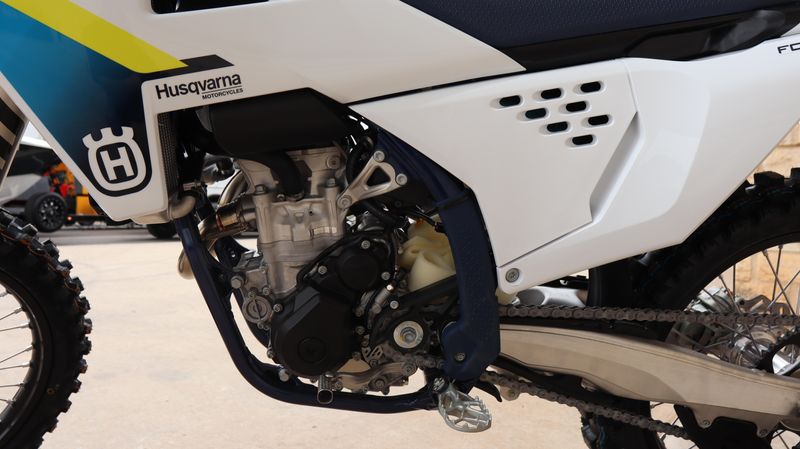 2025 HUSQVARNA FC 250 WHITE Image 8
