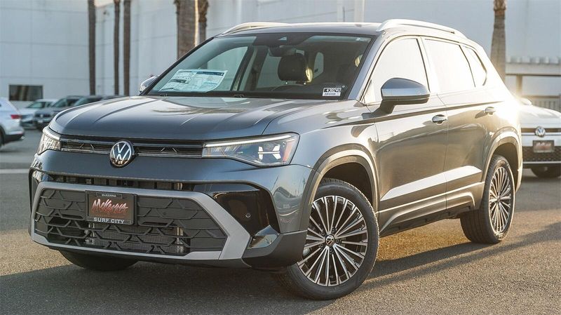 2025 Volkswagen Taos 1.5T SEImage 1