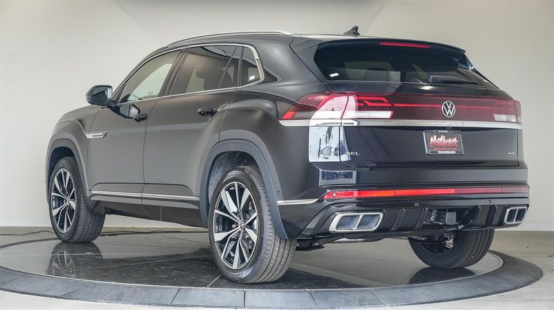 New 2025 Volkswagen Atlas Cross Sport 2.0T SEL Premium R-LineImage 2