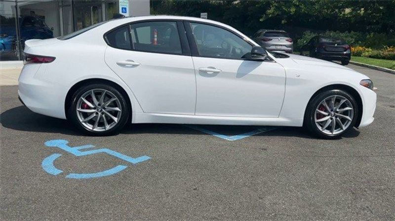2024 Alfa Romeo Giulia Ti AwdImage 9