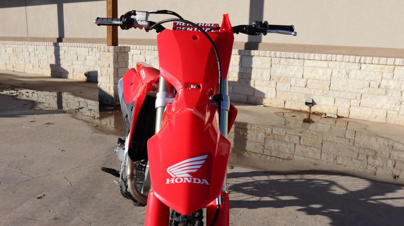 2025 Honda CRF250R REDImage 9