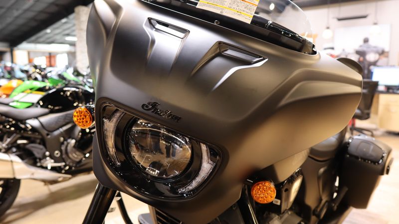 2025 Indian Motorcycle CHIEFTAIN POWERPLUS DARK HORSE WITH RIDER ASSIST AND POWERBAND AUDIO Image 3