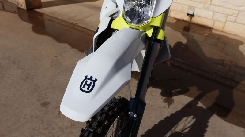 2025 HUSQVARNA TE 150 WHITEImage 12