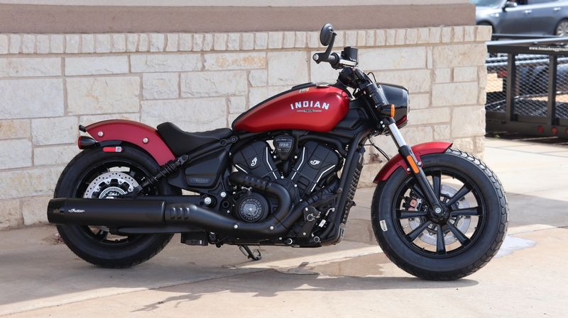 2025 Indian Motorcycle SCOUT BOBBER LIMITED SUNSET RED SMOKE Image 2