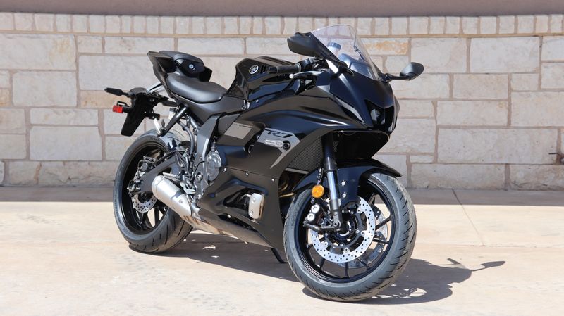 2025 Yamaha YZFR7 MATTE RAVEN BLACK Image 1