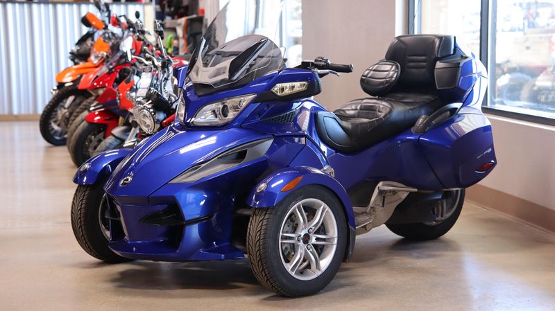 2012 Can-Am Spyder Roadster RTImage 1