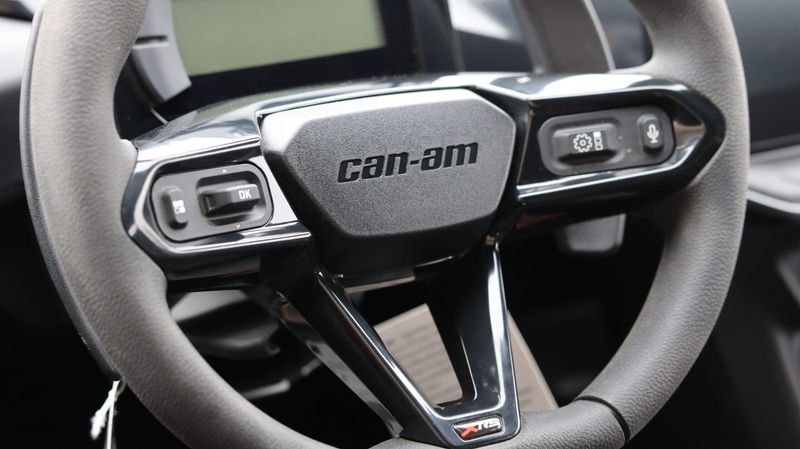 NEW 2026 CAN-AM MAVERICK R MAX X WITH SMARTSHOX 999T DCT Image 18