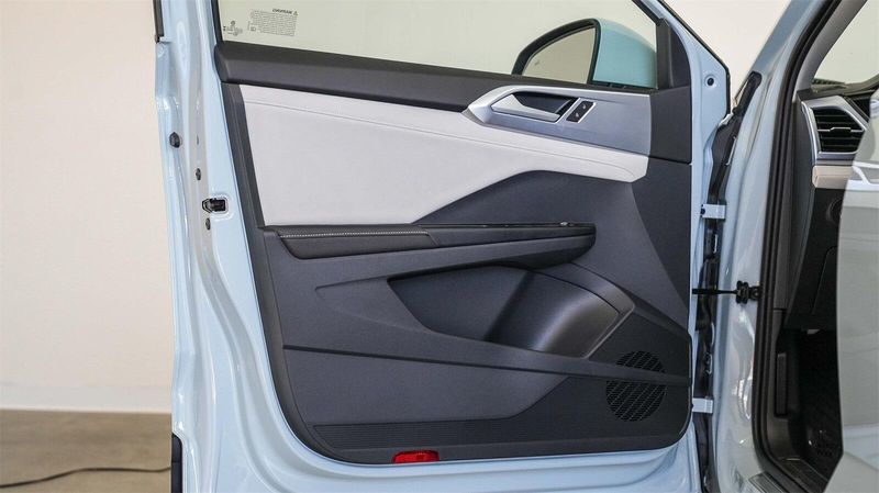 New 2025 Volkswagen Taos 1.5T SEImage 21
