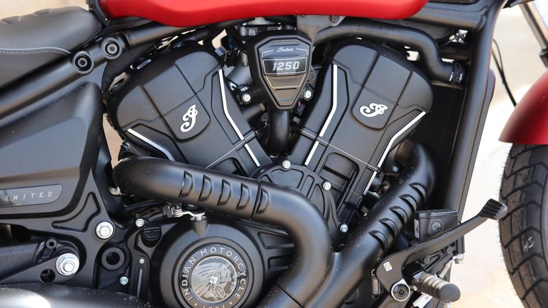 2025 Indian Motorcycle SCOUT BOBBER LIMITED SUNSET RED SMOKE Image 16