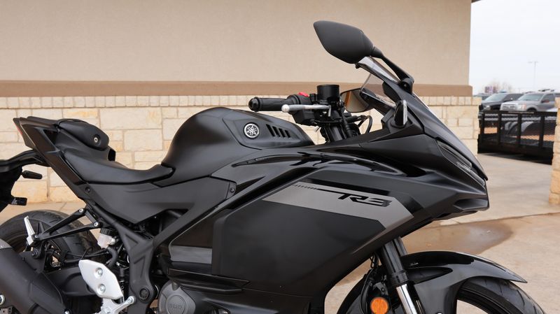 2025 Yamaha YZFR3 ABS MATTE STEALTH BLACKImage 13