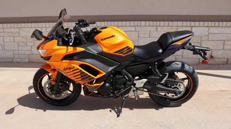 2025 Kawasaki NINJA 650 ABS CANDY STEEL FURNACE ORANGE AND METALLIC SPARK BLACK AND METALLIC ROYAL PURPLE Image 6