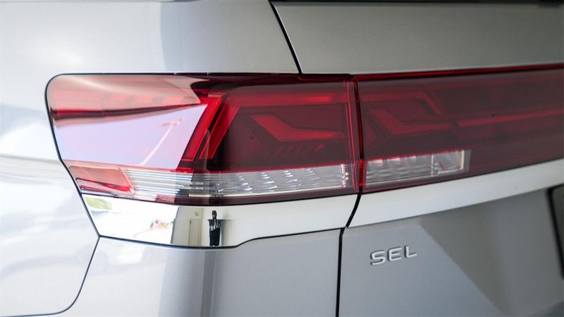 2025 Volkswagen Atlas 2.0T SEL Premium R-LineImage 8