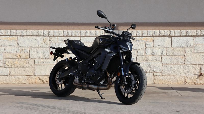 2024 Yamaha MT09 MATTE RAVEN BLACKImage 1