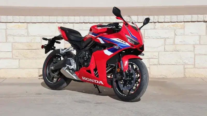 2025 Honda CBR650R ECLUTCH GRAND PRIX RED Image 1