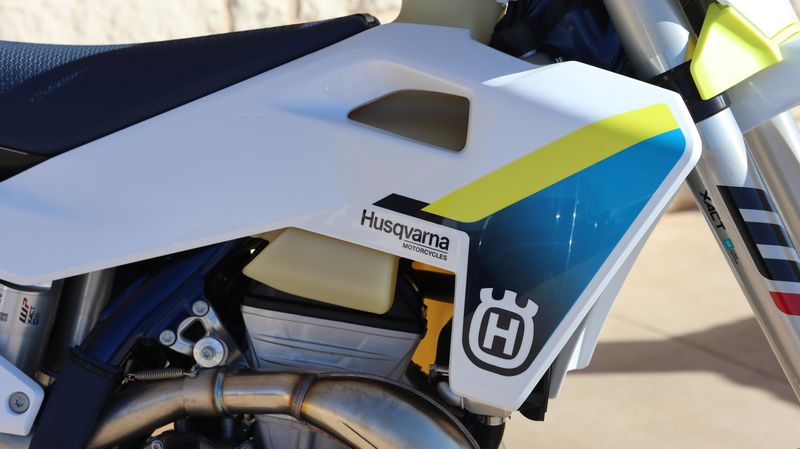 2025 HUSQVARNA FX 350 WHITEImage 15