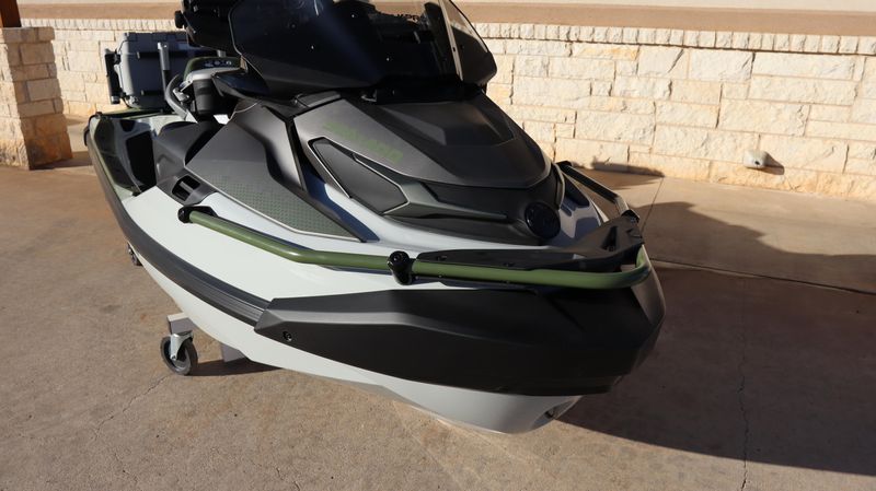 2025 SEADOO FISHPRO APEX 300 WITH SOUND SYSTEM IDF SHARK GREY AND NORI GREEN Image 3