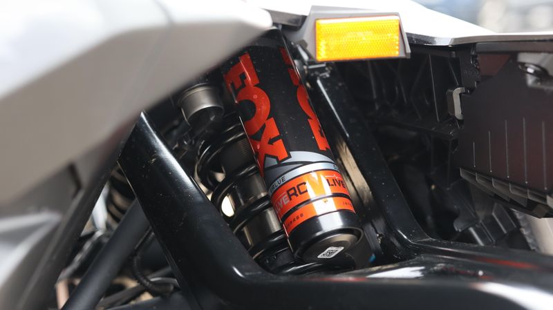2025 Can-Am MAVERICK R MAX X RS WITH SMARTSHOX 999T DCT TRIPLE BLACK Image 10