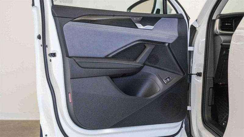 New 2025 Volkswagen Tiguan 2.0T SEImage 21